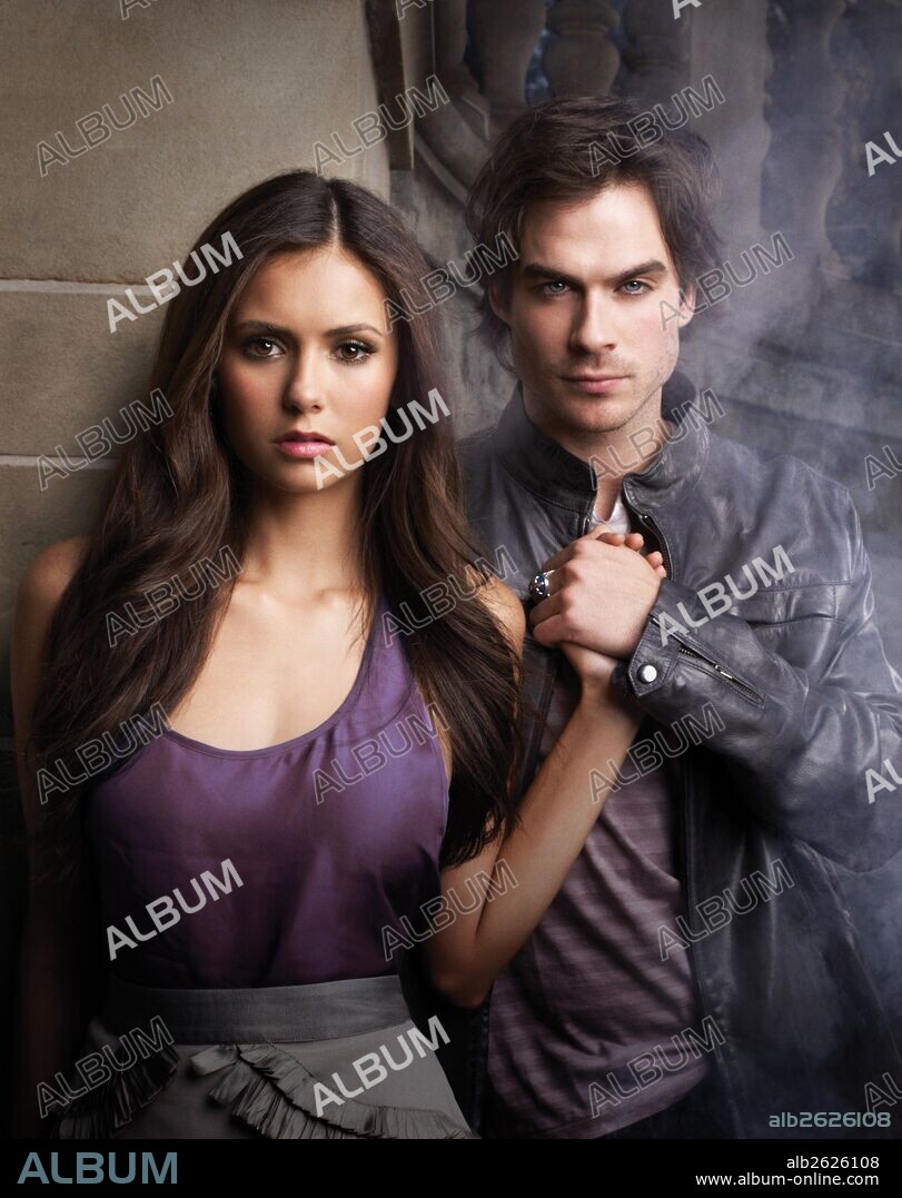 IAN SOMERHALDER y NINA DOBREV en CRONICAS VAMPIRICAS-TV, 2009 (THE VAMPIRE DIARIES). Copyright ALLOY ENTERTAINMENT/CBS TELEVISION/OUTERBANKS/WARNER BROSS.