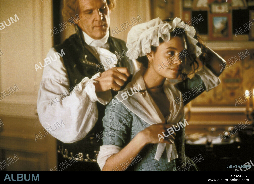 NICK NOLTE and THANDIWE NEWTON in JEFFERSON IN PARIS, 1995, directed by JAMES IVORY. Copyright TOUCHSTONE PICTURES.