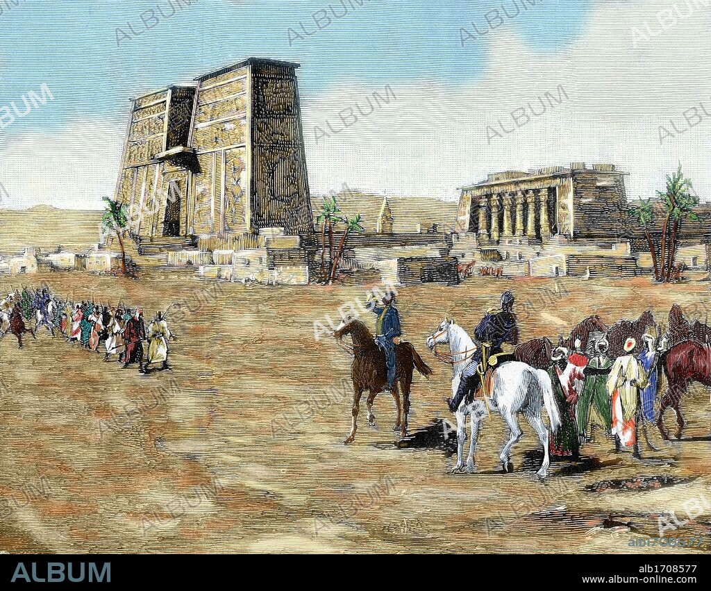 GUERRA EN EGIPTO. Grabado de 1882 donde se representa a los emisarios de Arabi-Pachá, reclutando soldados entre las tribus para luchar contra los ingleses. Al fondo templo de Horus en Edfú. Grabado coloreado del año 1882.