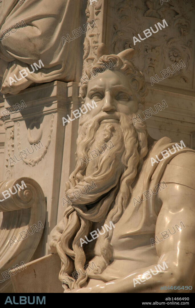 ARTE RENACIMIENTO. CINQUECENTO. ITALIA. MIGUEL ANGEL (Michelangelo Buonarroti) (Caprese, 1475-Roma, 1564). Pintor, poeta, escultor y arquitecto italiano. "TUMBA DEL PAPA JULIO II". Realizada entre 1505 y 1545 en diversas etapas, y acabada por ayudantes de Miguel Angel. Detalle de MOISES. IGLESIA DE SAN PIETRO IN VINCOLI. ROMA.