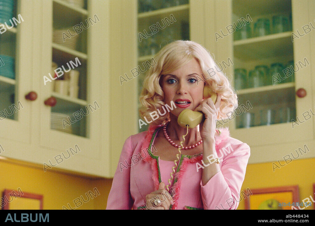 KELLY PRESTON in DR. SEUSS' THE CAT IN THE HAT, 2003, directed by BO WELCH. Copyright UNIVERSAL STUDIOS/DREAMWORKS / GORDON, MELINDA SUE.