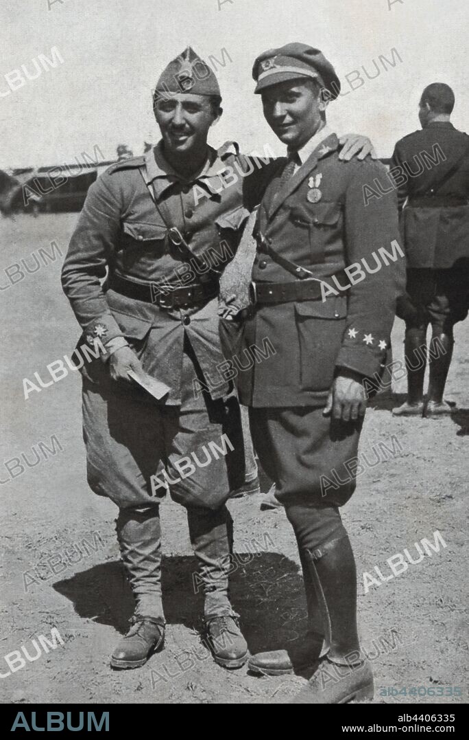 Francisco Franco Bahamonde (1892-1975), militar y dictador español, junto a su hermano Ramón Franco Bahamonde (1896-1938), militar, aviador y político español. Año 1926.