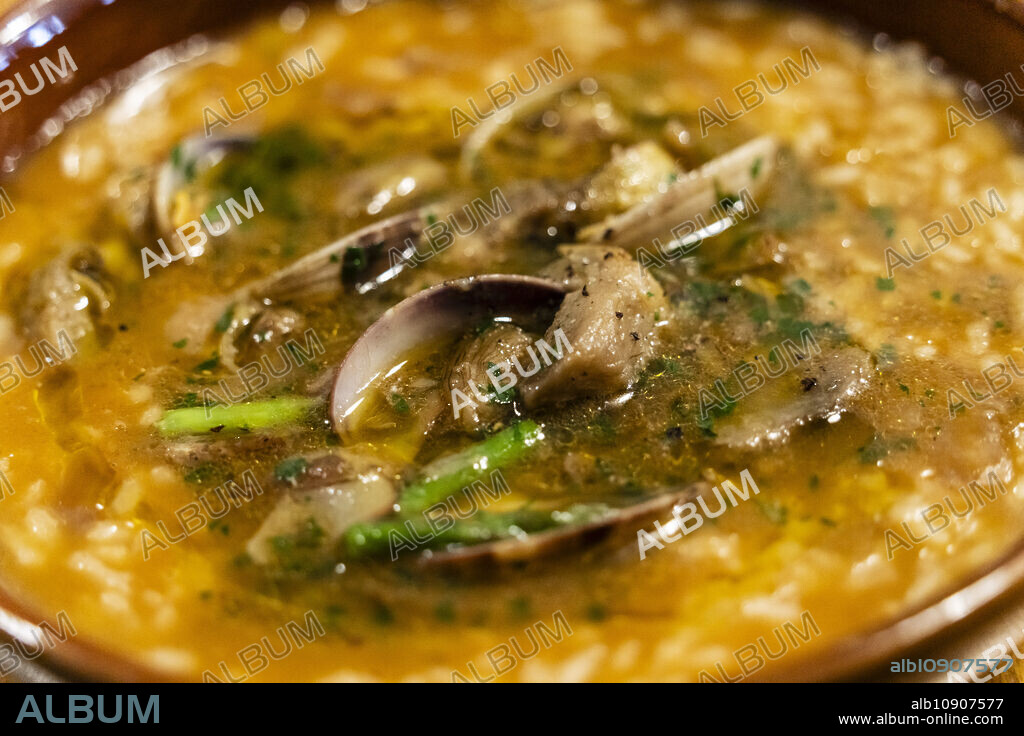 sticky rice with Galician clams and artichokes, Vida Meva restaurant, Palma, Mallorca.