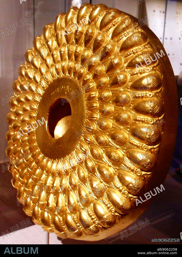 Gold phiale or libation bowl. Greek 4th-3rd century BC.