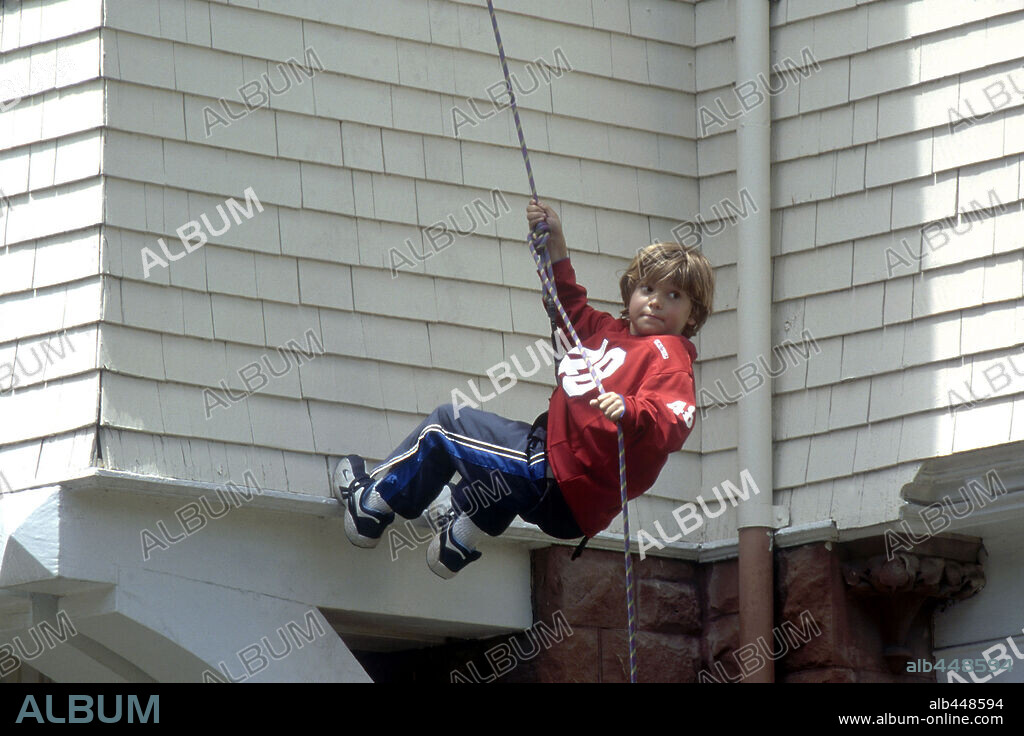 BLAKE WOODRUFF in CHEAPER BY THE DOZEN, 2003, directed by SHAWN LEVY. Copyright TM 20 TH CENTURY FOX.