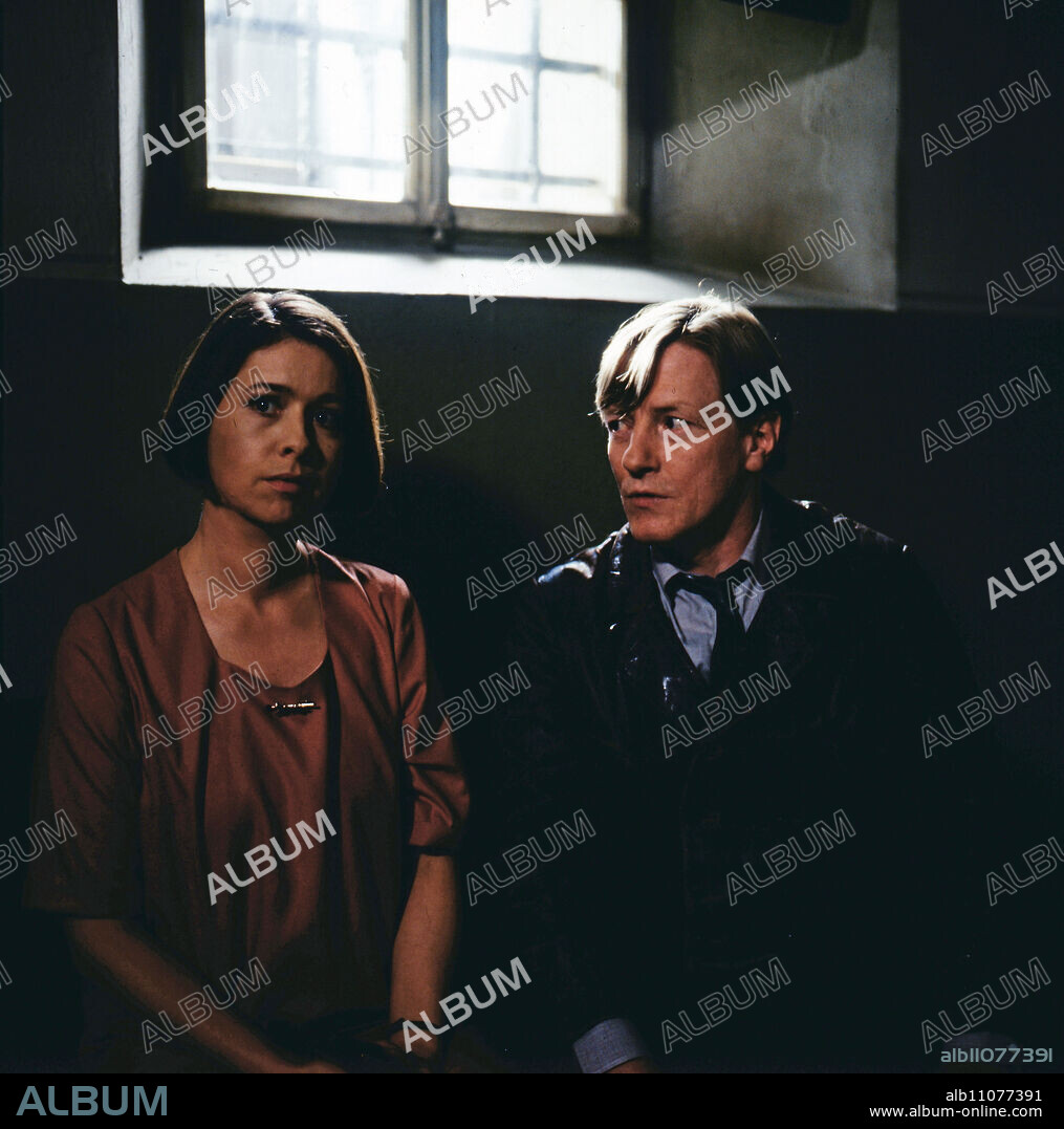 Success, TV film in 3 parts, based on the novel by Lion Feuchtwanger, Director: Franz Seitz, Germany, 1991, 2nd part, scene in prison: Franziska Walser, Manfred Zapatka.