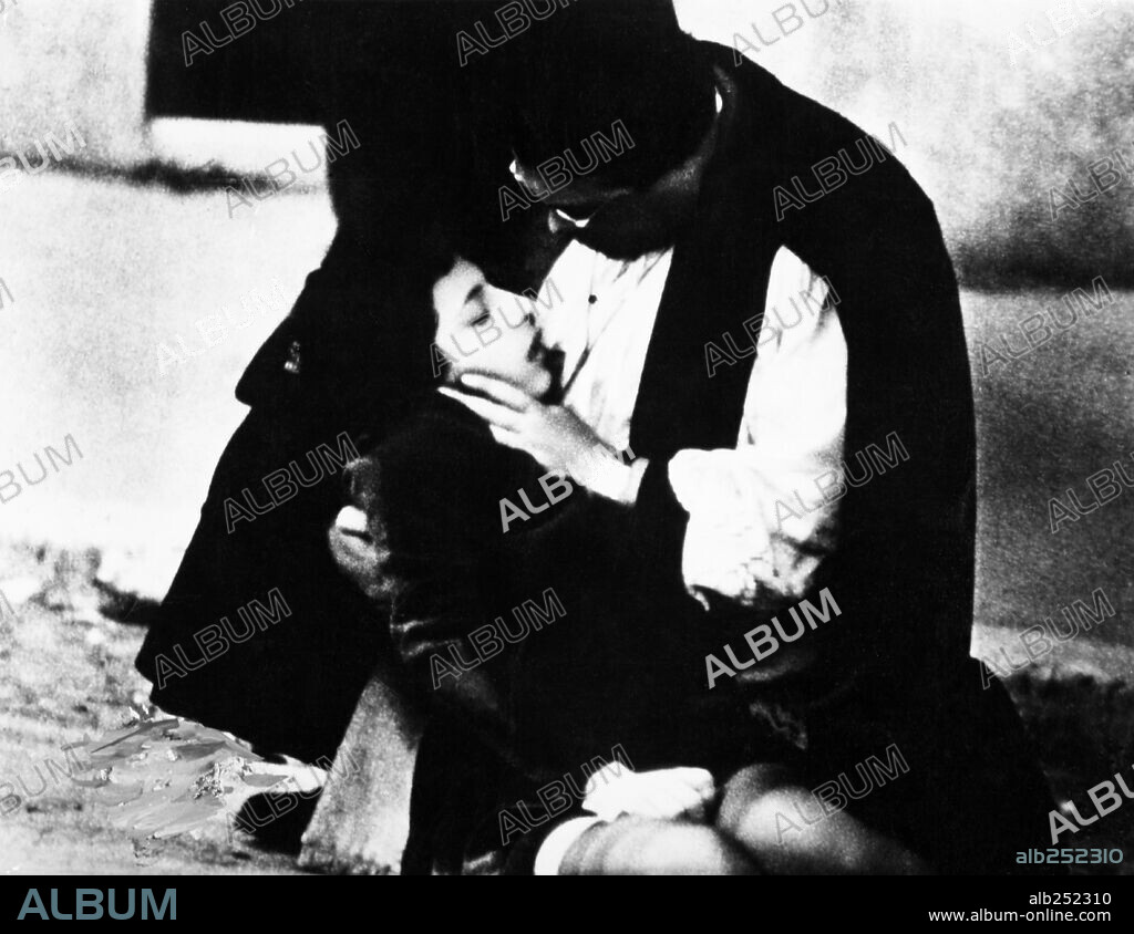 ANNA MAGNANI en ROMA, CIUDAD ABIERTA, 1945 (ROMA CITTA APERTA), dirigida por ROBERTO ROSSELLINI. Copyright EXCELSA/MAYER-BURSTYN.