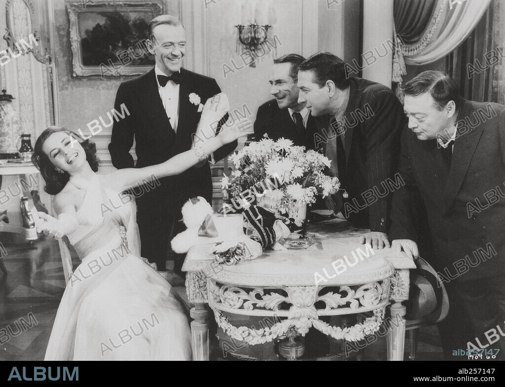 CYD CHARISSE, FRED ASTAIRE y PETER LORRE en LA BELLA DE MOSCÚ, 1957 (SILK STOCKINGS), dirigida por ROUBEN MAMOULIAN. Copyright M.G.M.