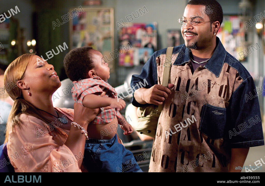 ICE CUBE und QUEEN LATIFAH in BARBERSHOP 2: BACK IN BUSINESS, 2004, unter der Regie von KEVIN RODNEY SULLIVAN. Copyright METRO GOLDWYN MAYER / BENNETT, TRACY.