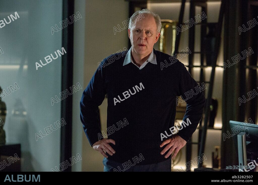 JOHN LITHGOW in THE ACCOUNTANT, 2016, directed by GAVIN O'CONNOR. Copyright WARNER BROS & COLUMBIA PICTURES / Cortesía.