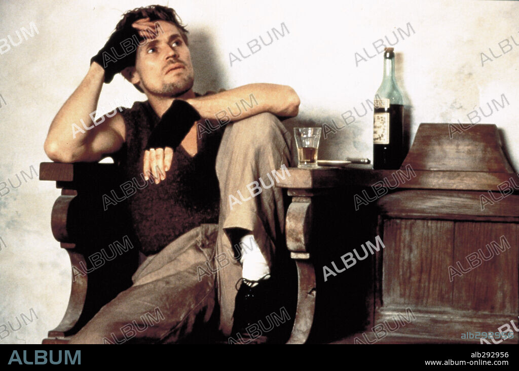 WILLEM DAFOE en EL PACIENTE INGLÉS, 1996 (THE ENGLISH PATIENT), dirigida por ANTHONY MINGHELLA. Copyright MIRAMAX.