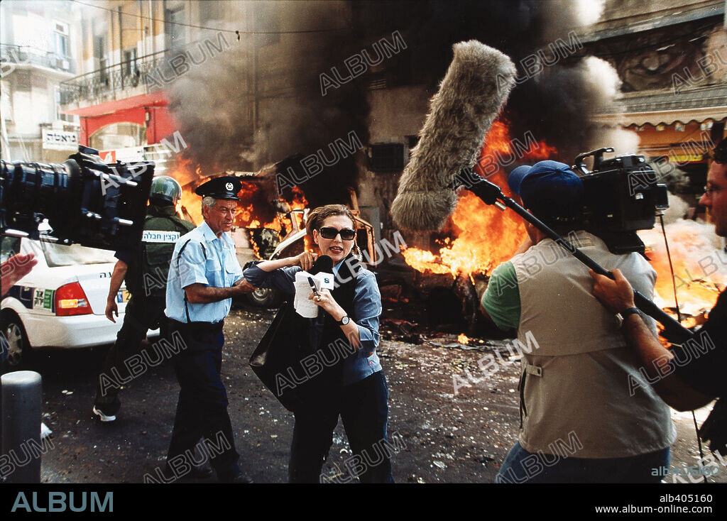 11'09''01-SEPTEMBER 11, 2002, réalisé par ALEJANDRO GONZALEZ IÑARRITU, AMOS GITAI, CLAUDE LELOUCH, DANIS TANOVIC, IDRISSA OUEDRAOGO, KEN LOACH, MIRA NAIR, SAMIRA MAKHMALBAF, SEAN PENN, SHOHEI IMAMURA et YOUSSEF CHAHINE. Copyright LA GENERALE DE PRODUCTION/GALATEE FILMS/LE STUDIO CANAL +.