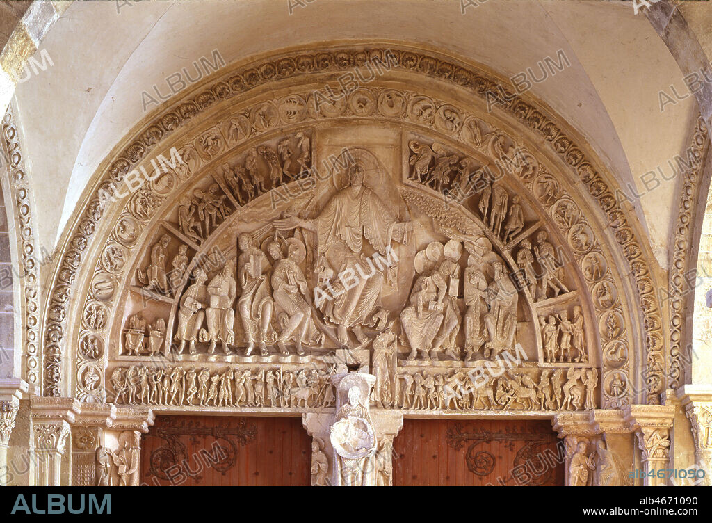 Tympa de l'avant nef de la basilique Sainte Marie-Madeleine a Vezelay. Chef-d'½uvre d'architecture romane du XIIeme siecle, la basilique fut renovee par Viollet-le-Duc a partir de 1840;elle figure sur la première liste des monuments historiques de 1840.Credit: Photo Migny/KHARBINE-TAPABOR.