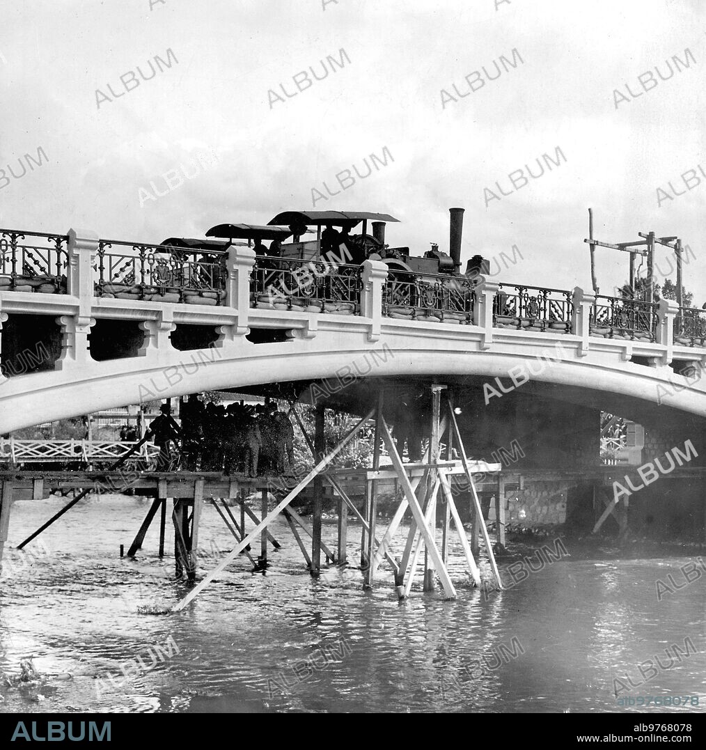 Madrid, 06/11/1909. Resistance tests of the new Reina Victoria bridge, over the Manzanares.