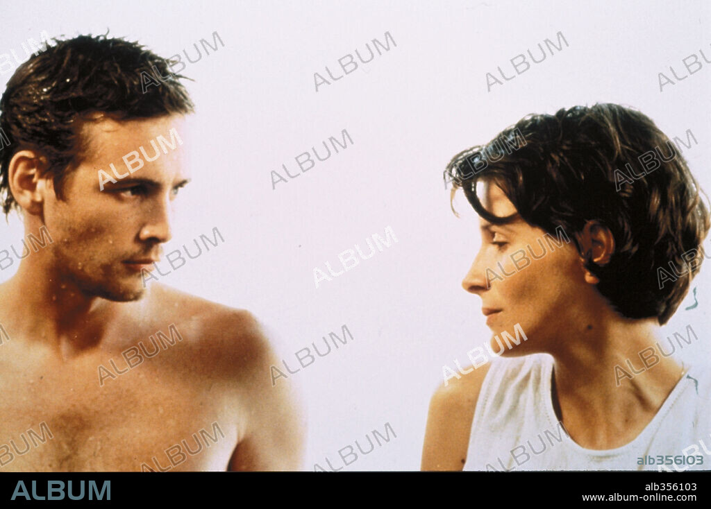ALEXIS LORET et JULIETTE BINOCHE dans ALICE ET MARTIN, 1998, réalisé par ANDRE TECHINE. Copyright LES FILMS ALAIN SARDE.