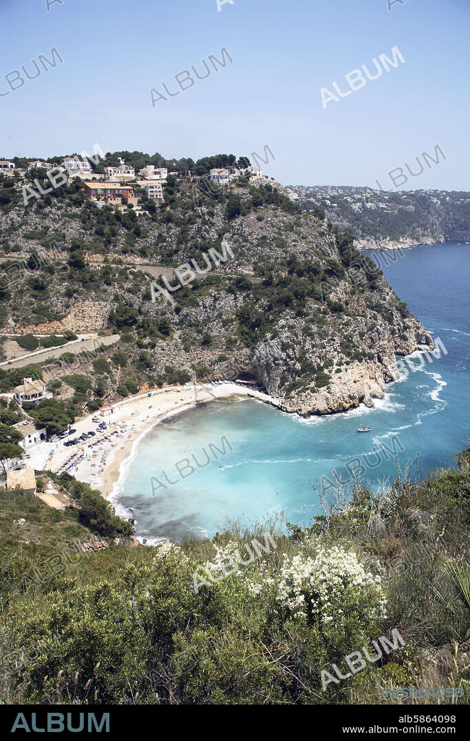Xàbia / Jávea - Cabo de la Nau; vista al playa de La Granadella.
