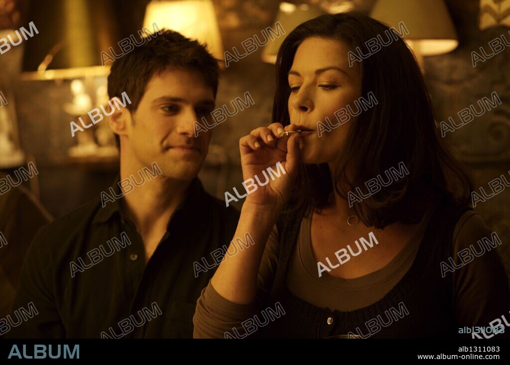 CATHERINE ZETA-JONES y JUSTIN BARTHA en MI SEGUNDA VEZ, 2009 (THE REBOUND), dirigida por BART FREUNDLICH. Copyright THE FILM DEPARTMENT/PROCESS PRODUCTIONS/A&F PRODUCTIONS.