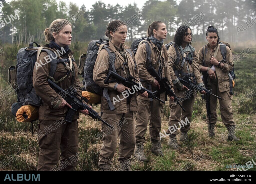 GINA RODRIGUEZ, JENNIFER JASON LEIGH, NATALIE PORTMAN, TESSA THOMPSON y TUVA NOVOTNY en ANIQUILACION, 2018 (ANNIHILATION), dirigida por ALEX GARLAND. Copyright PARAMOUNT PICTURES.