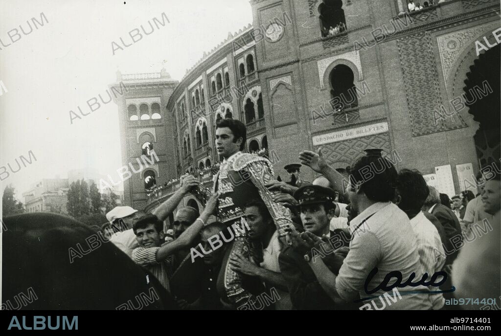 Madrid, 21/05/1974. Las Ventas. Décima corrida de la Feria de San Isidro con toros de Atanasio Fernández. Paquirri, que cortó tres orejas, salió a hombros por la Puerta Grande.