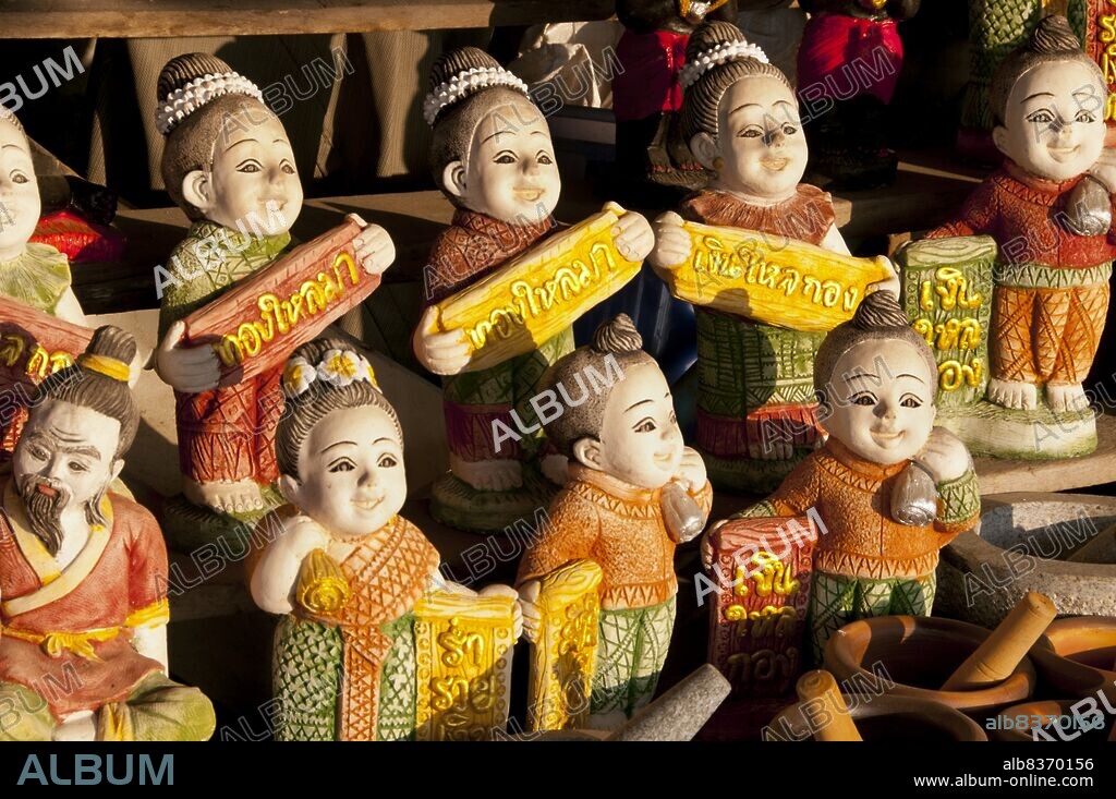 The fishing village of Ang Sila (see pxx) in Chonburi Province is renowned throughout the Eastern Seaboard and Bangkok for producing finely-crafted household implements such as pestles and mortars, as well as figurines of people and animals, from locally-sourced granite.