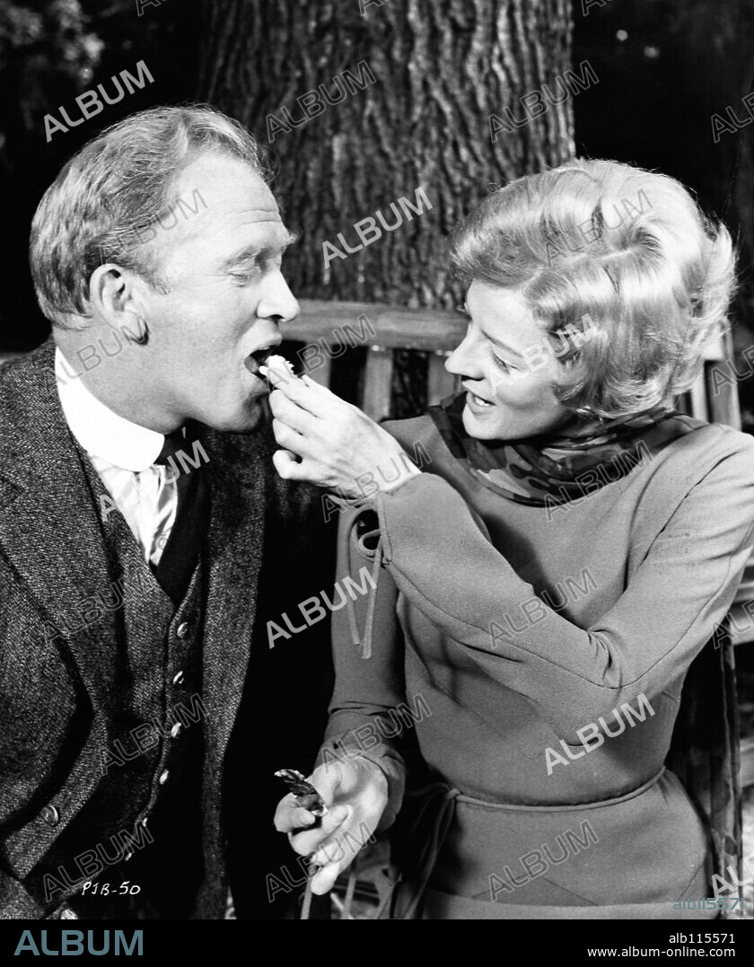 Dame Maggie Smith and GORDON JACKSON. GORDON JACKSON and MAGGIE SMITH in THE PRIME OF MISS JEAN BRODIE, 1969, directed by RONALD NEAME. Copyright 20TH CENTURY FOX.