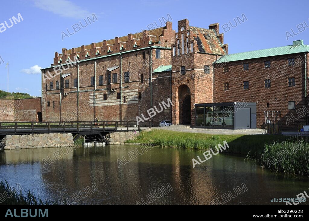 SUECIA. MALMO. Castillo de la ciudad. Su primera edificación construida en 1434. Demolida en el siglo XVI, Cristián III de Dinamarca lo construyó de nuevo en 1530. Uno de los baluartes más importantes de Dinamarca. Vista exterior.