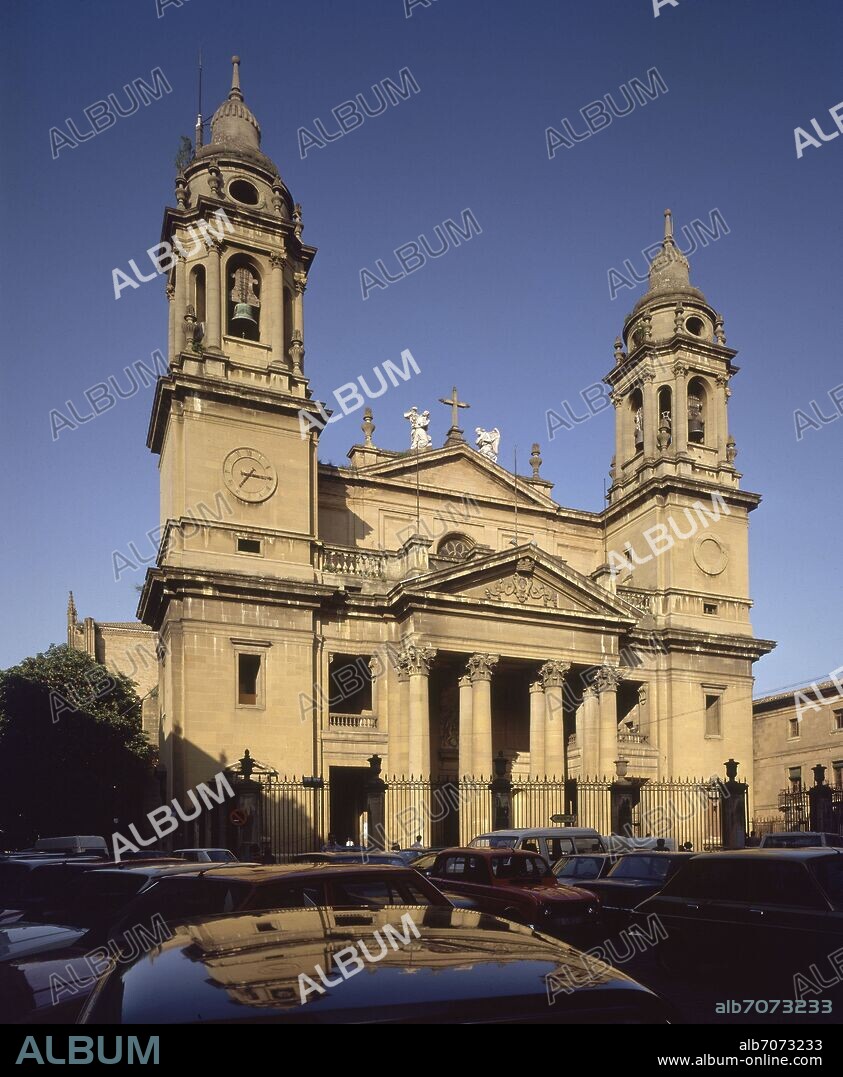 VENTURA RODRIGUEZ (1717-1785). FACHADA NEOCLASICA DE LA CATEDRAL DE PAMPLONA - 1783 - PORTICO CON FRONTIS TETRASTILO DE COLUMNAS CORINTIAS.