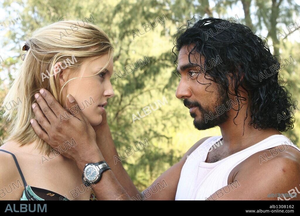 MAGGIE GRACE et NAVEEN ANDREWS dans >LOST, 2004 (LOST). Copyright ABC.