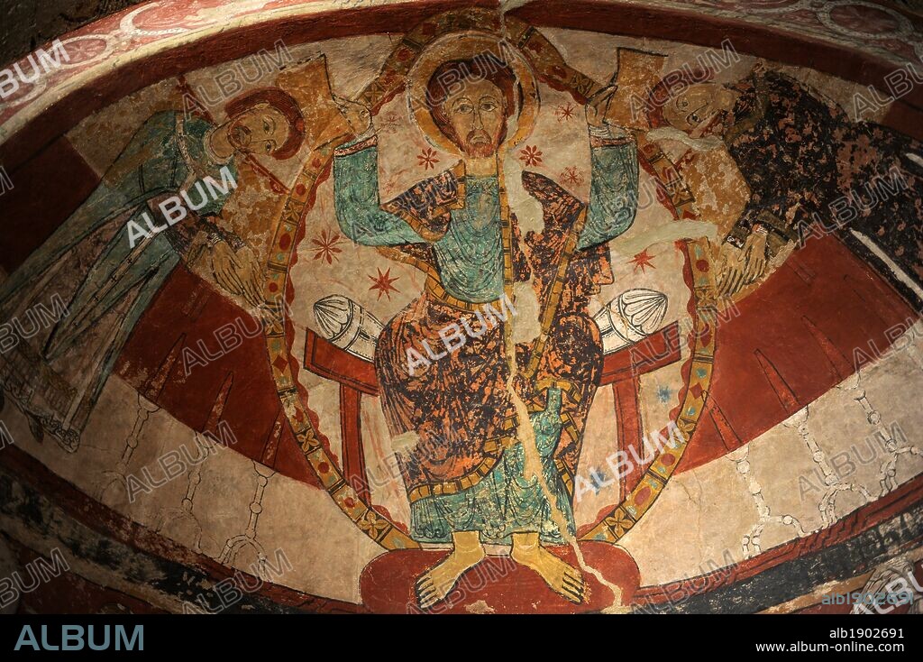 ARTE ROMANICO. ESPAÑA. S. XII IGLESIA DE SANTA MARIA. Detalle de las pinturas murales románicas que se hallan en la absidiola del crucero y que representa el martirio del arzobispo inglés Tomás Becket, muerto en el año 1170. Detalle del Pantocrator. Conjunto Iglesias Prerromanicas de Terrassa. Comarca del Vallès Occidental. Provincia de Barcelona. Cataluña.