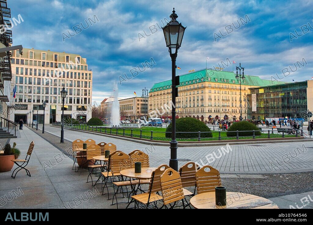 Hotel Adlon, Pariser Platz, Unter den Linden, Berlin, Germany.