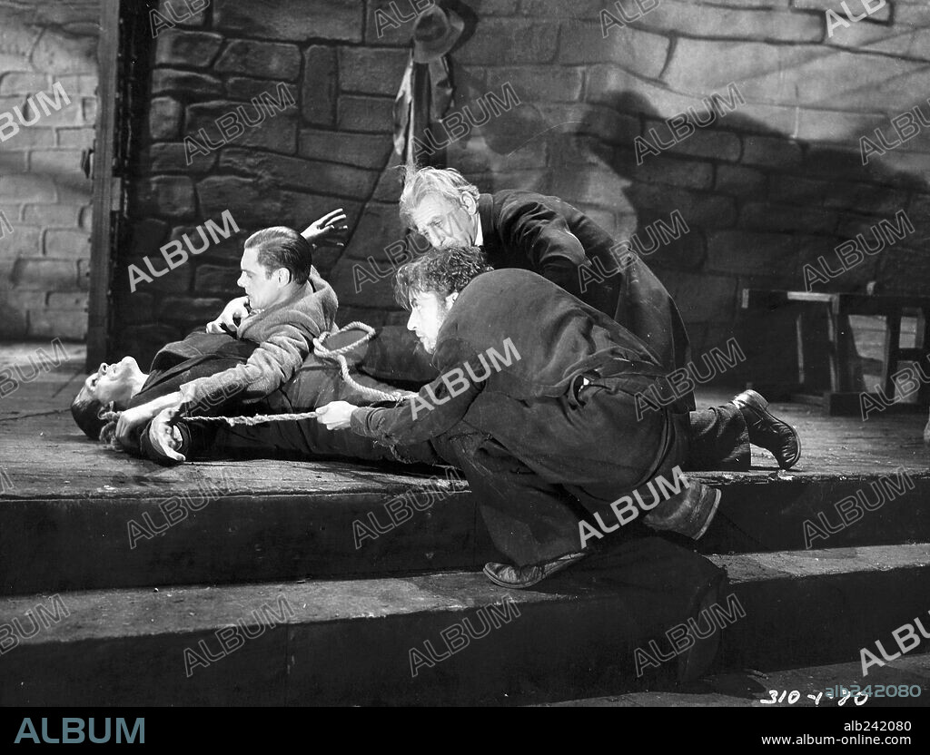 BORIS KARLOFF, COLIN CLIVE and EDWARD VAN SLOAN in FRANKENSTEIN: FRANKENSTEIN, 1931 (FRANKENSTEIN), directed by JAMES WHALE. Copyright UNIVERSAL PICTURES.