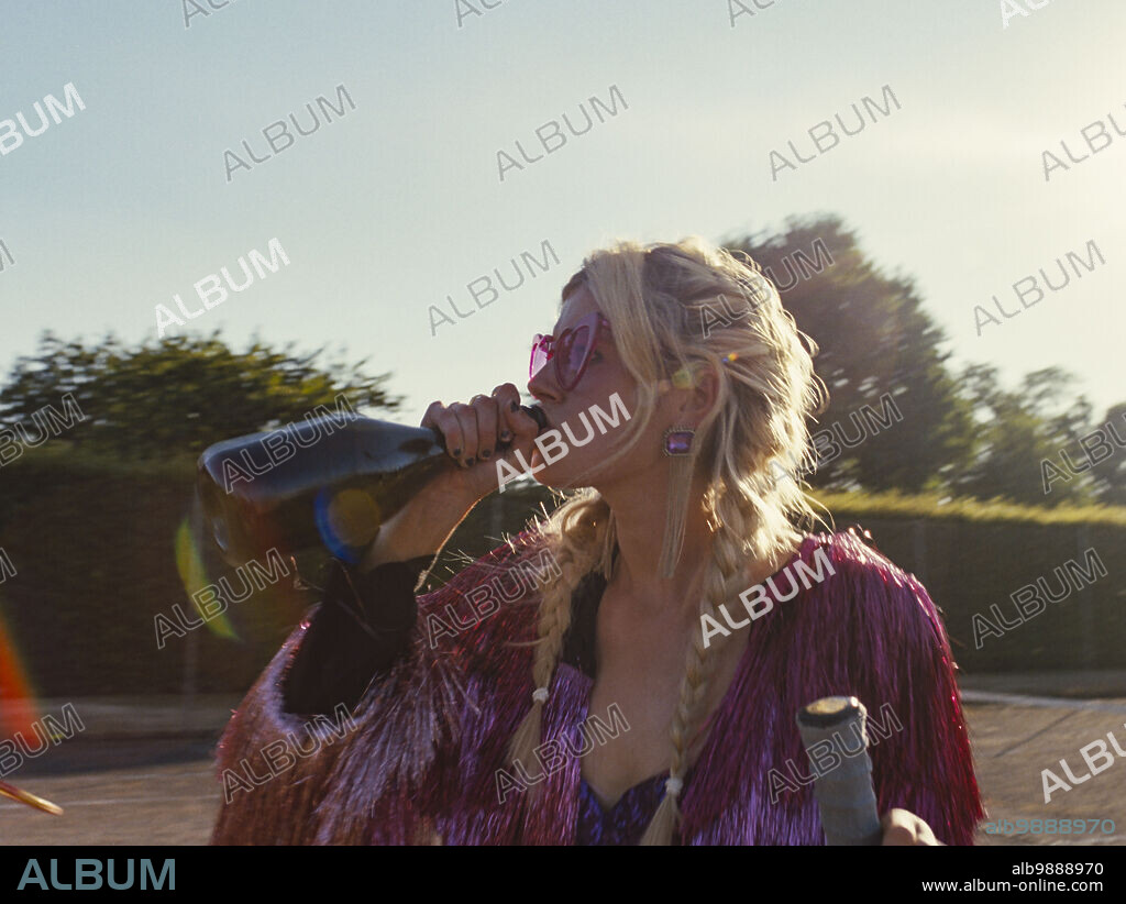 Alison Oliver in SALTBURN, 2023, directed by EMERALD FENNELL. Copyright LuckyChap Entertainment MRC Film Media Rights Capital (MRC) Metro-Goldwyn-Mayer (MGM).
