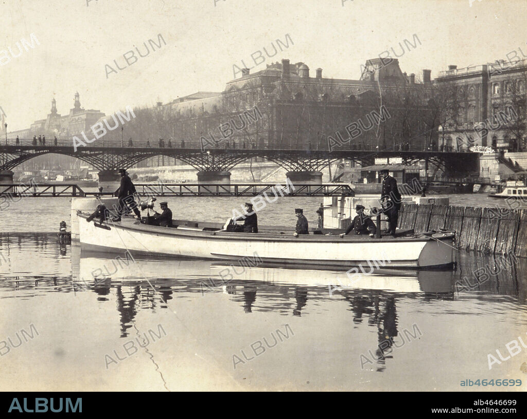 Le canot "la mouette" de la brigade fluviale vers 1905 à Paris. Credit: Kharbine-Tapabor/Coll. S. Kakou.