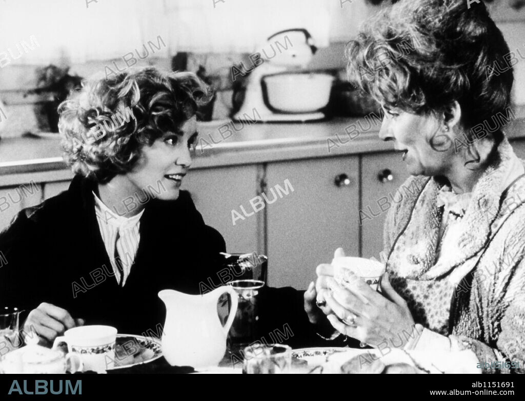 ANN WEDGEWORTH and JESSICA LANGE in FAR NORTH, 1988, directed by SAM SHEPARD. Copyright NELSON ENTERTAINMENT.
