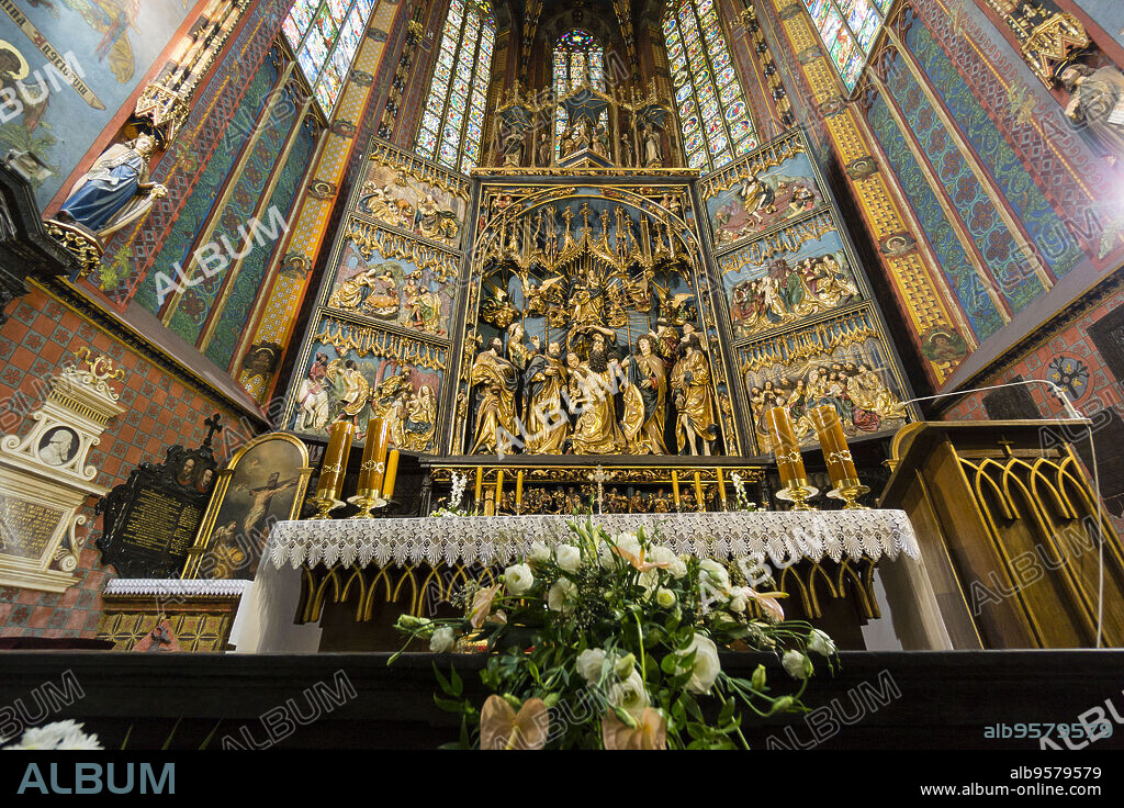 Retablo de Veit Stoss, entre 1477 y 1489, de estilo gótico tardío, basílica de Santa María -iglesia de la Asunción de la Santísima Virgen María-, estilo gotico, Cracovia,Polonia.