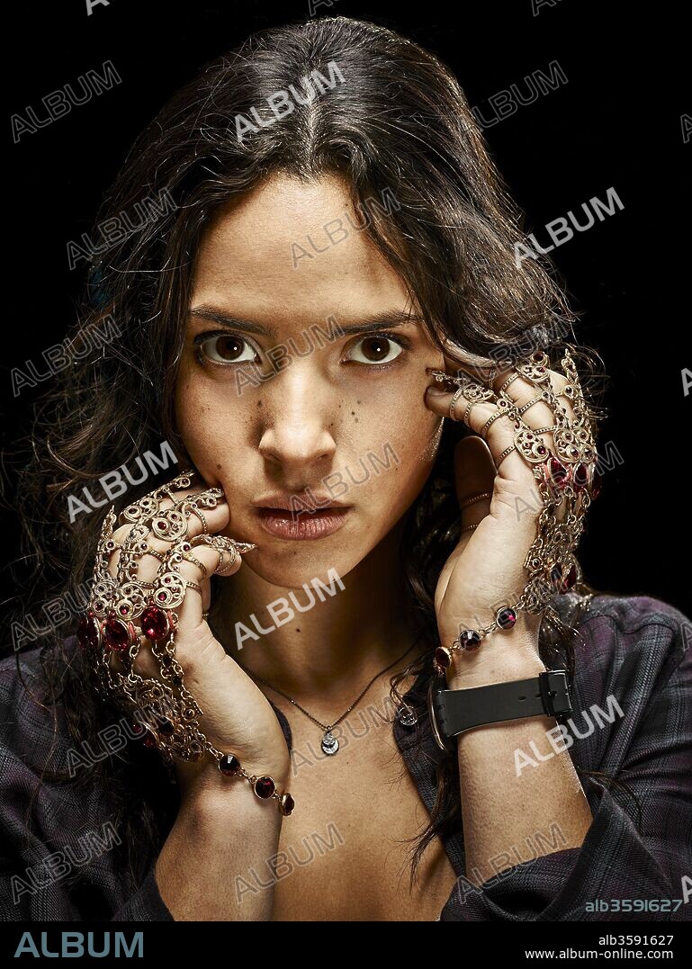 ADRIA ARJONA in EMERALD CITY, 2016, unter der Regie von TARSEM SINGH. Copyright NBC.