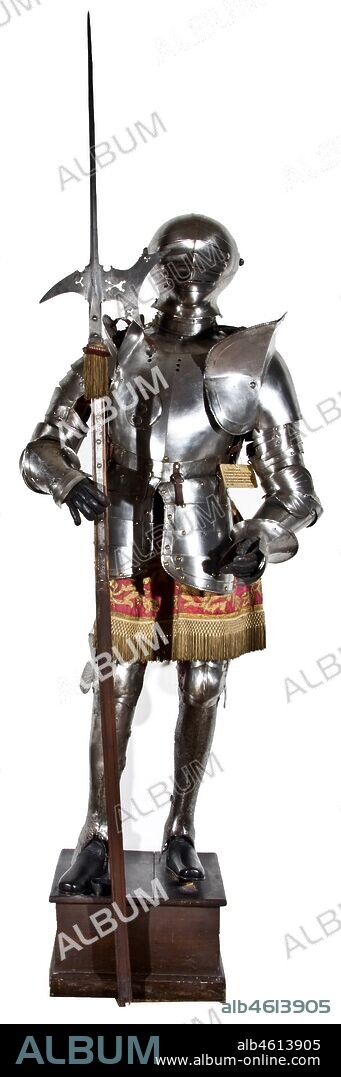 Traje de armadura. mediados del siglo XVII. El traje pertenecía a uno de los antepasados del marqués de Cerralbo, don Pablo Fernández de Contreras, primer conde de Alcudia, almirante de alta mar, famoso por la heroica victoria de su galeón sobre tres barcos holandeses en 1635.