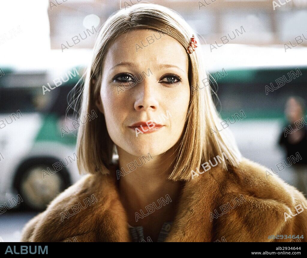 GWYNETH PALTROW in THE ROYAL TENENBAUMS, 2001, directed by WES ANDERSON. Copyright TOUCHSTONE PICTURES.