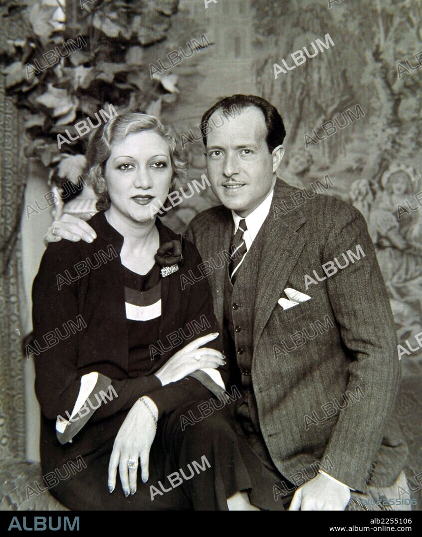 LADRON DE GUEVARA , MARIA FERNANDA. ACTRIZ ESPAÑOLA. MADRID 1894 - 1974. CON SU ESPOSO RAFAEL RIVELLES. REPRODUCCION FOTO.