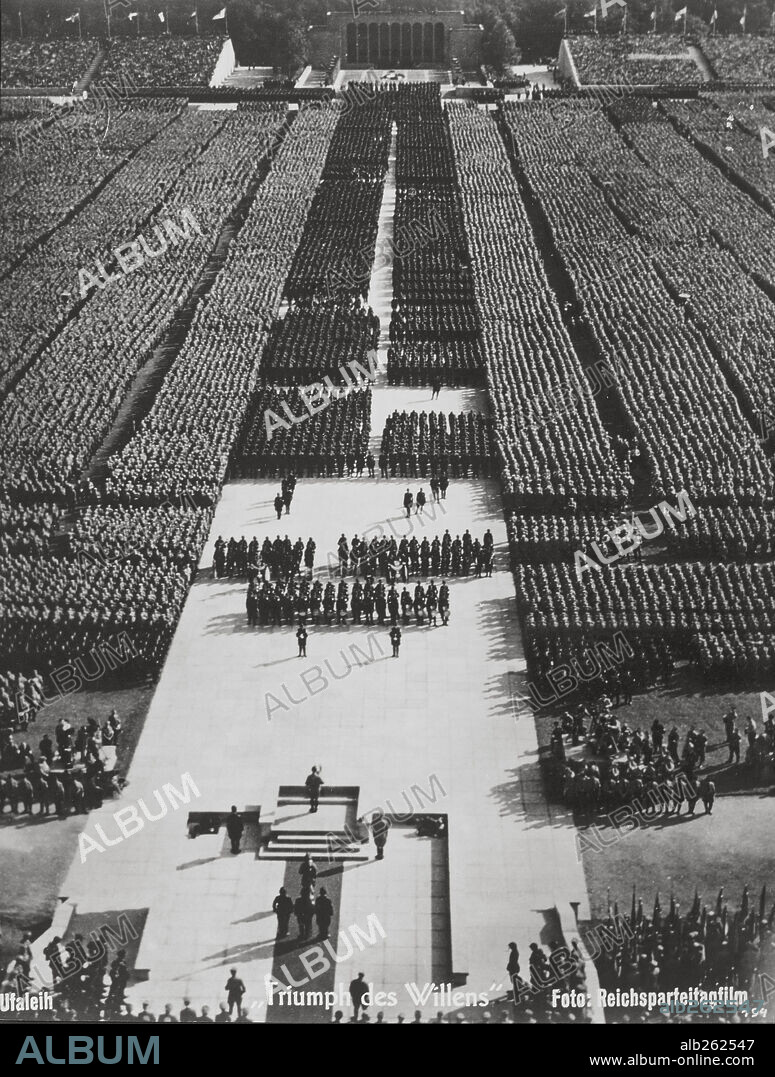 EL TRIUNFO DE LA VOLUNTAD, 1935 (TRIUMPH DES WILLENS), dirigida por LENI RIEFENSTAHL.