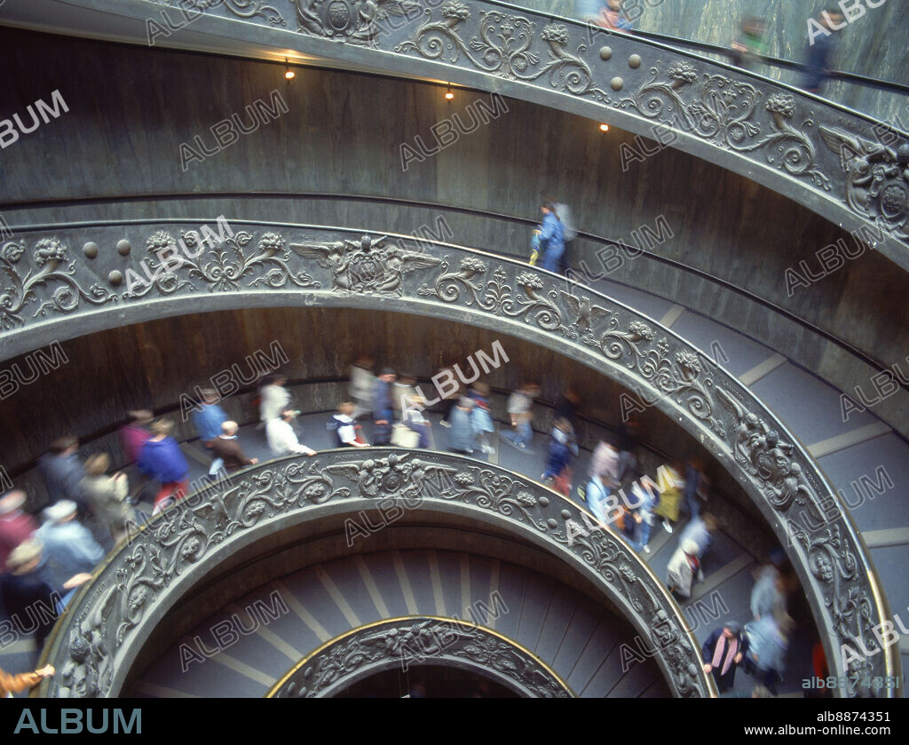 GIUSEPPE MOMO (1875-1940). ESCALERA-RAMPA HELICOIDAL(1932)BALAUSTRADA DE ANTONIO MARAINI.