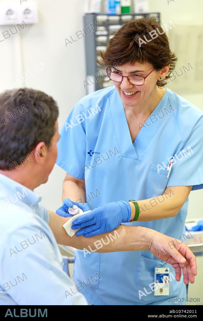 Nurse performing cure, Nursing room, Medical consultation, Ambulatory Lezo, Gipuzkoa, Basque Country, Spain.