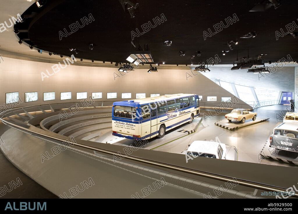 MERCEDES MUSEUM Spiral ramp to 'Visionaries' gallery.