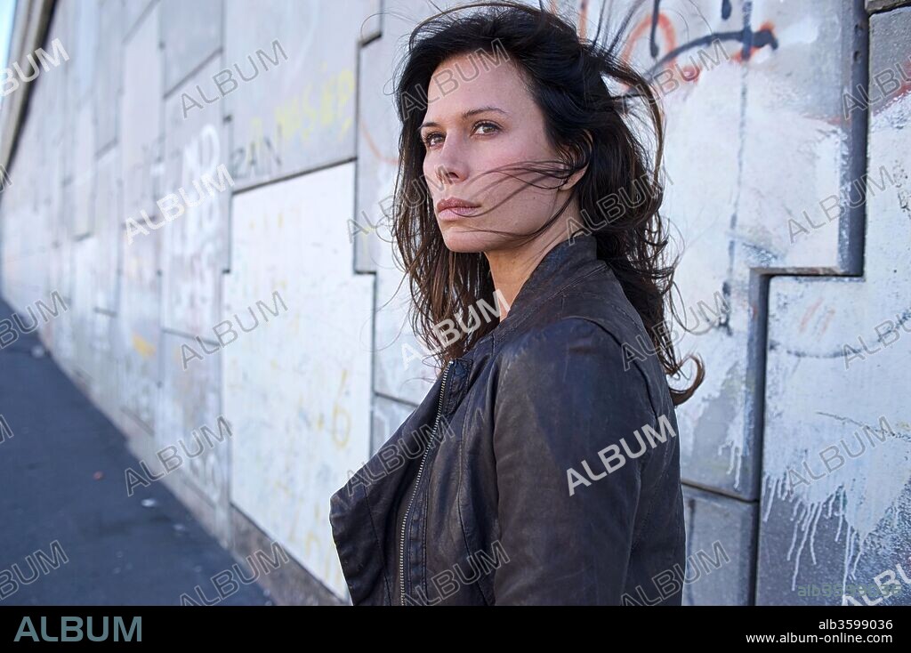 RHONA MITRA en DOOMSDAY: EL DIA DEL JUICIO, 2008 (DOOMSDAY), dirigida por NEIL MARSHALL. Copyright CRYSTAL SKY PICTURES/INTREPID PICTURES/MOONLIGHTING FILMS.