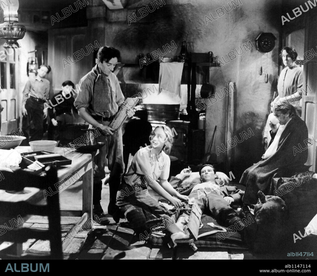 CAROLE LOMBARD en NOCHE DE ANGUSTIA, 1940 (VIGIL IN THE NIGHT), dirigida por GEORGE STEVENS. Copyright RKO.