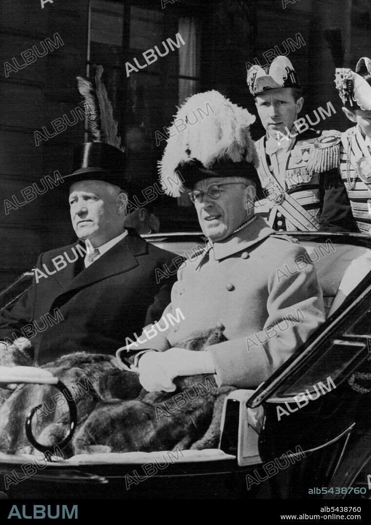 President of Iceland Visits Sweden -- President Asgeir Asgeirsson (left) and King Gustaf Adolf of Sweden. Arriving by coach at the Royal Castle where the President and his wife will stay during their visit. Asgeir Asgeirsson, President of Iceland, and his wife Dora Thorhallsdettir, have arrived in Stockholm for a few days visit. April 23, 1954. (Photo by Paul Popper Ltd.) ;President of Iceland Visits Sweden -- President Asgeir Asgeirsson (left) and King Gustaf Adolf of Sweden. Arriv.