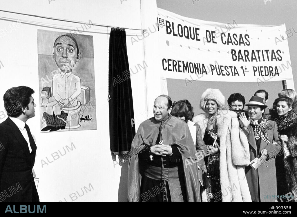 ANDRES PAJARES, FERNANDO ESTESO y JUANITO NAVARRO en LOS CHULOS, 1981, dirigida por MARIANO OZORES. Copyright BERMUDEZ DE CASTRO P.C, S.A / BENITO, ANTONIO DE.