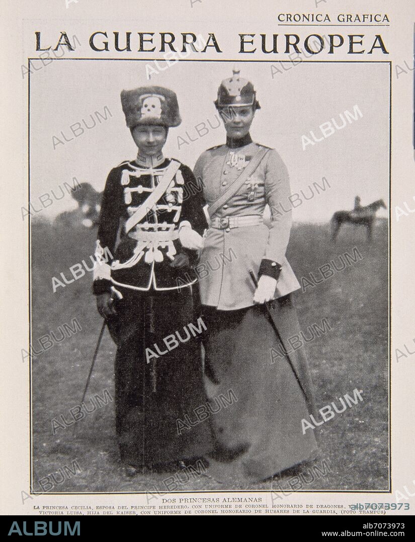 REVISTA B/N-PRINCESAS ALEMANAS CECILIA Y VICTORIA LUISA EN UNIFORME.