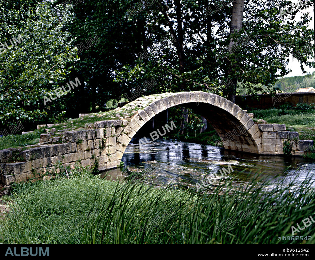 Ruins of the Roman bridge on the Jiloca river, located in the Roman road that went from Zaragoza to Córdoba.