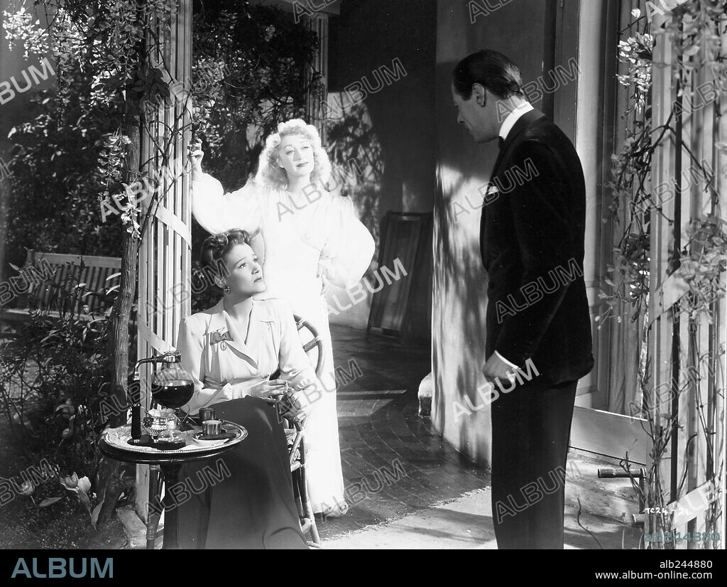 CONSTANCE CUMMINGS, KAY HAMMOND and REX HARRISON in BLITHE SPIRIT, 1945, directed by DAVID LEAN. Copyright TWO CITIES/CINEGUILD.
